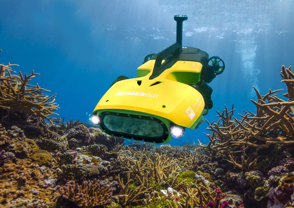 Le LarvalBot disperse des larves sur la grande barrière de corail, en Australie. Source
