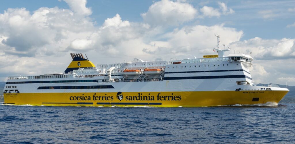 Photo du ferry Mega Express Four