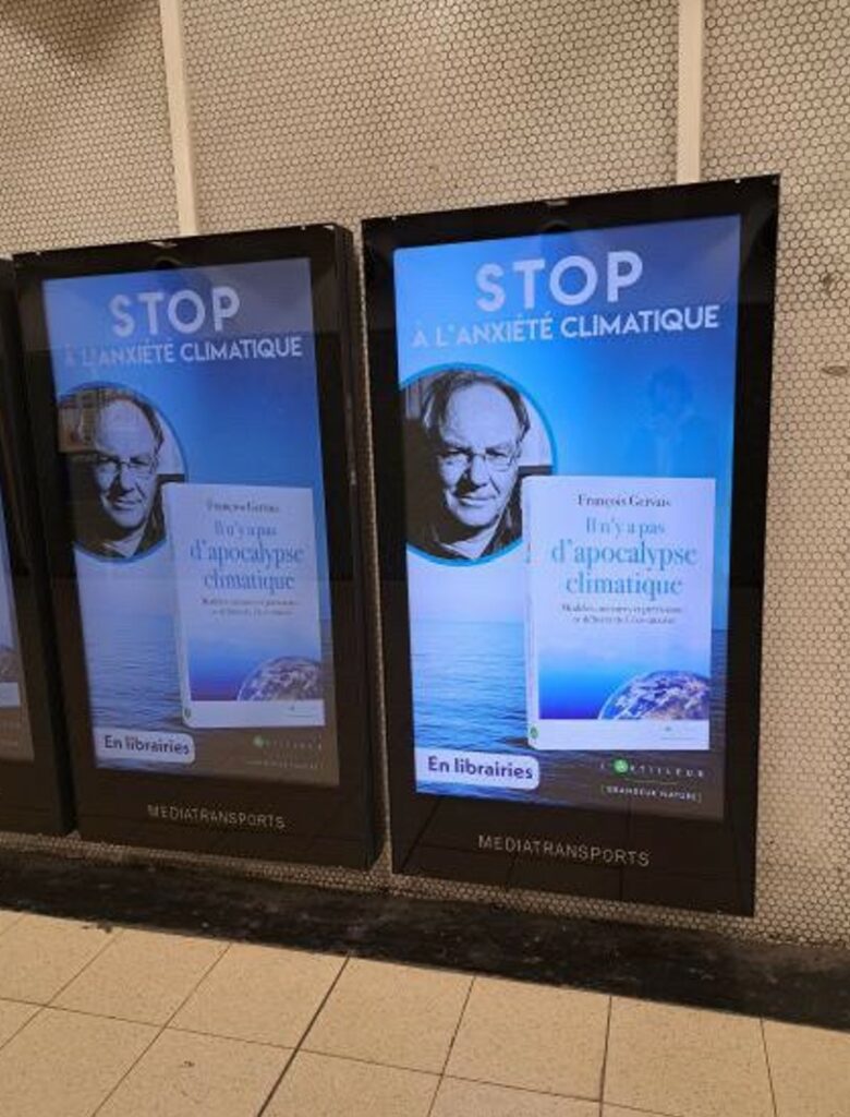 Publicité en gare d'un livre climatosceptique de François Gervais