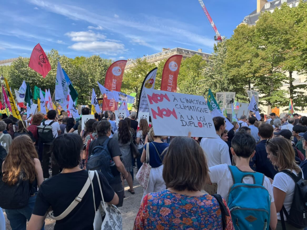 Mobilisation de la société civile contre le projet de loi d'urgence agricole, lundi 20 juillet, aux Invalides, à Paris.